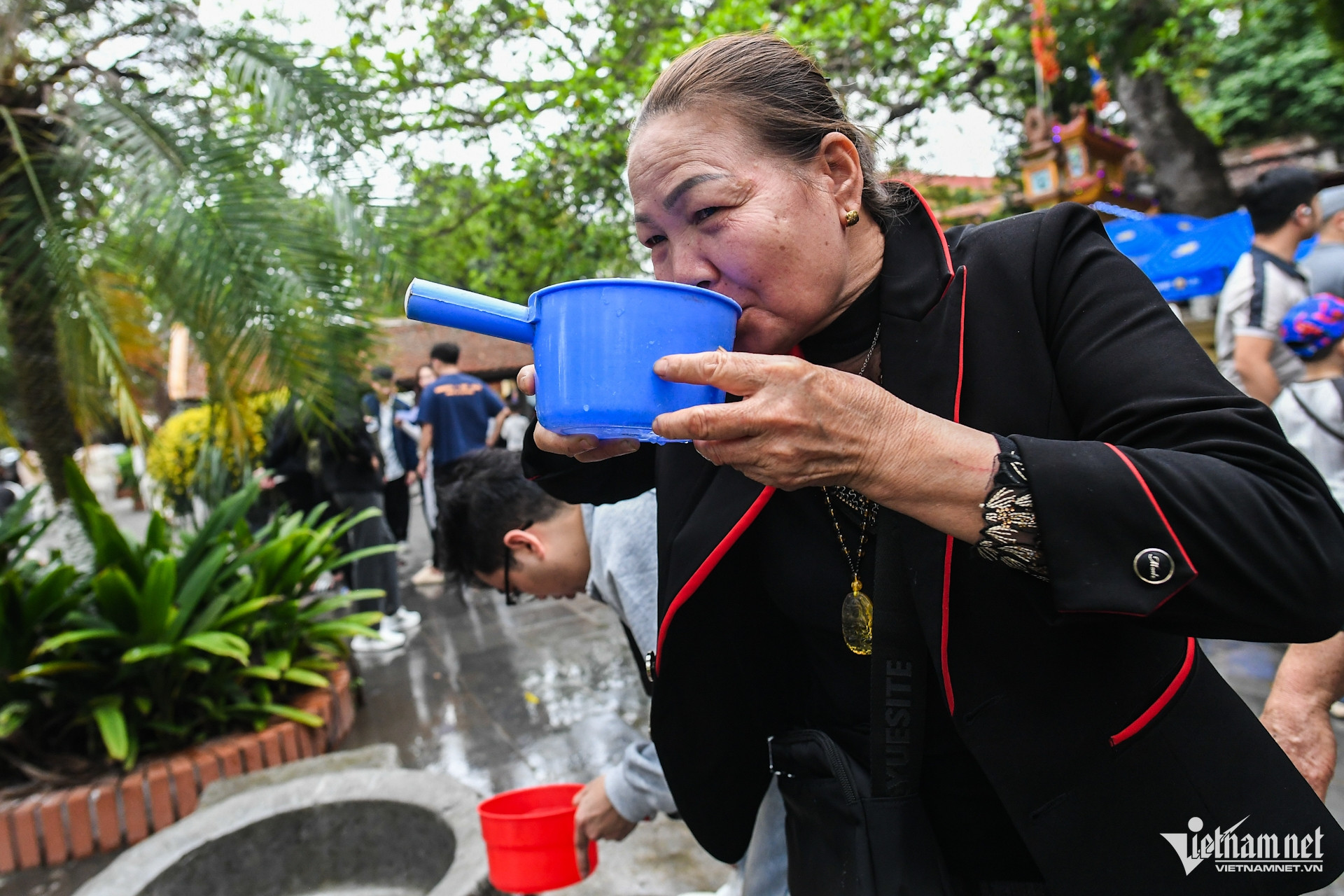 Lặn lội xa xôi xin lộc tình duyên, rửa mặt bằng nước giếng đầu năm mới - 9