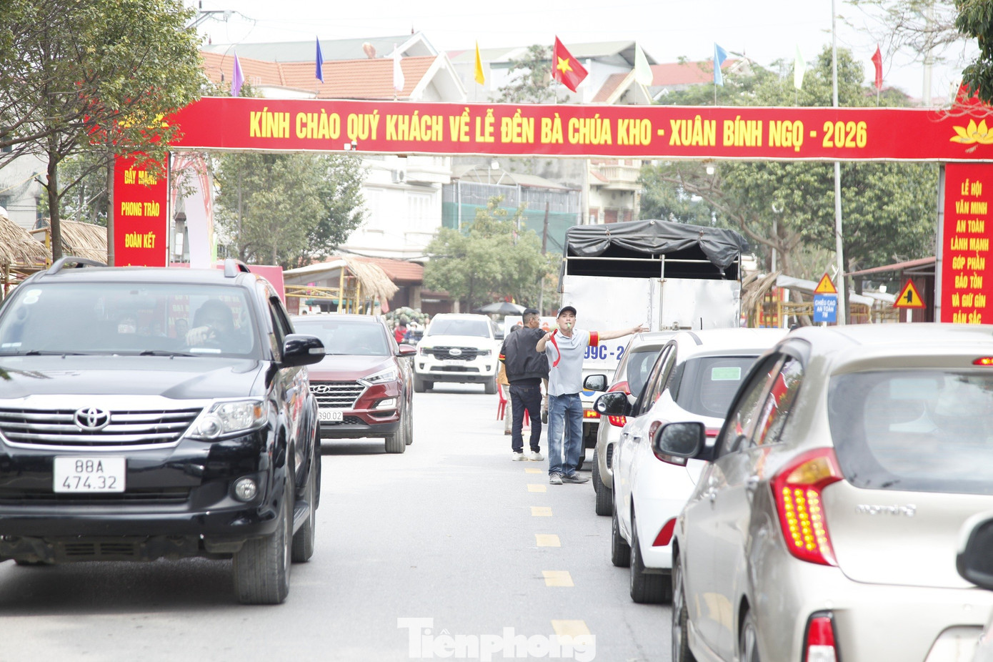 Biển người chen nhau vay tiền ở đền Bà Chúa Kho 21 img src/upload/1-2026/images/2026-02-23/1771816065-tp-2-width1390height926.jpg width660 /