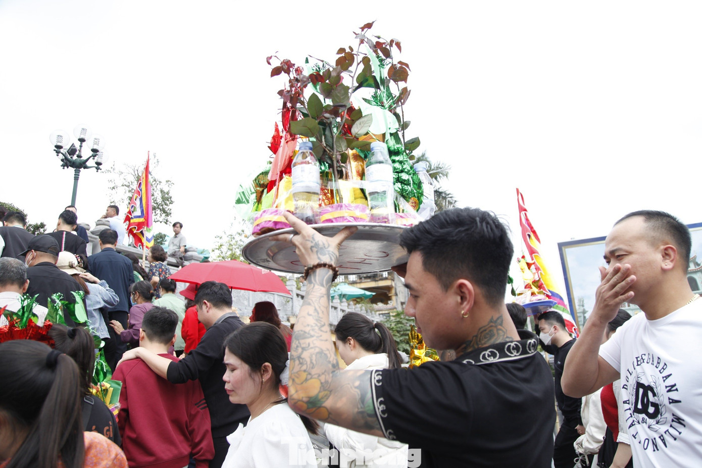 Biển người chen nhau vay tiền ở đền Bà Chúa Kho 30 Biển người chen nhau vay tiền ở đền Bà Chúa Kho - 11