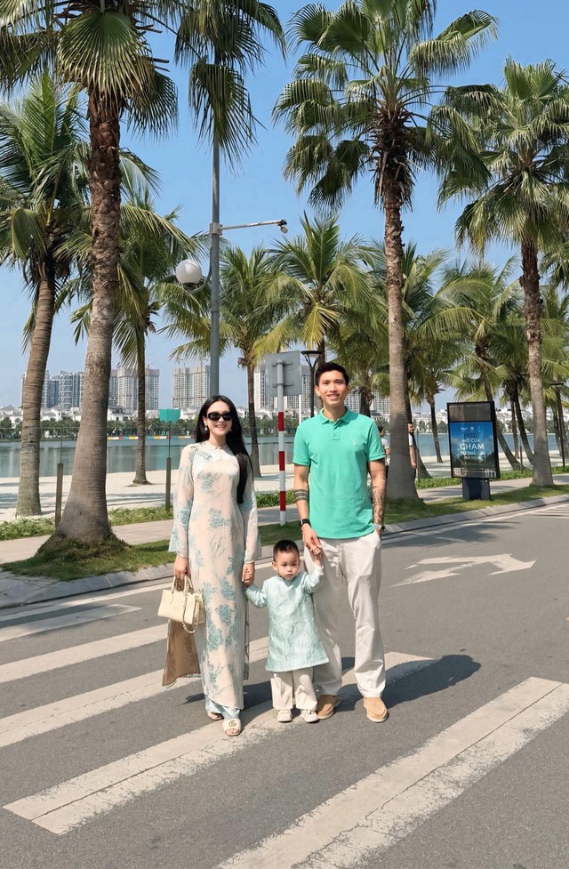 Bên cạnh những khoảnh khắc lãng mạn thể hiện niềm hạnh phúc, hình ảnh bé Lúa - quý tử nhà Đoàn Văn Hậu - Doãn Hải My cũng luôn nhận được sự quan tâm lớn từ công chúng mỗi lần xuất hiện.