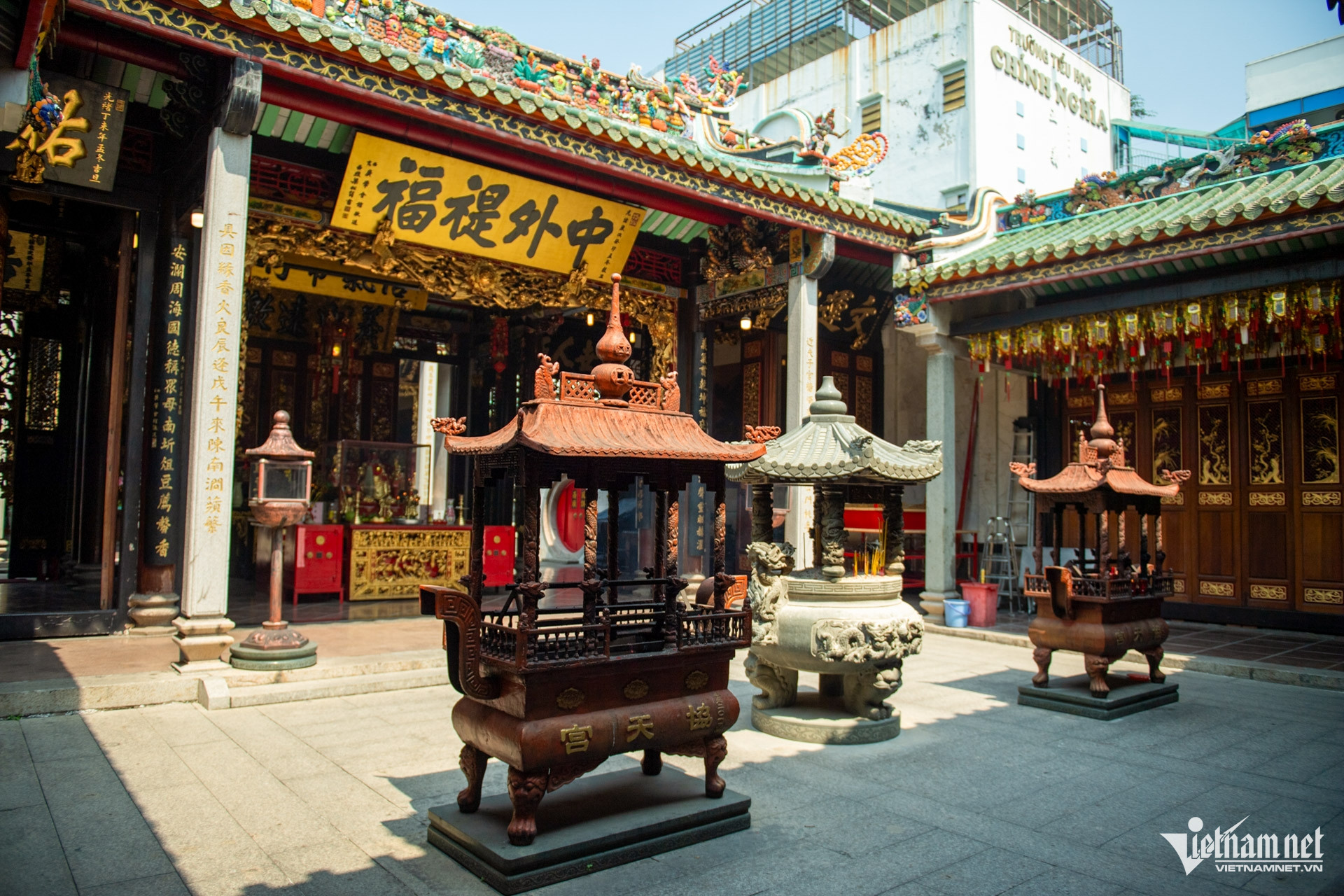 Chùa ở TPHCM có tượng ngựa Xích Thố cao hơn 2m, nhiều người đến cầu may 23 Chùa ở TPHCM có tượng ngựa Xích Thố cao hơn 2m, nhiều người đến cầu may - 4