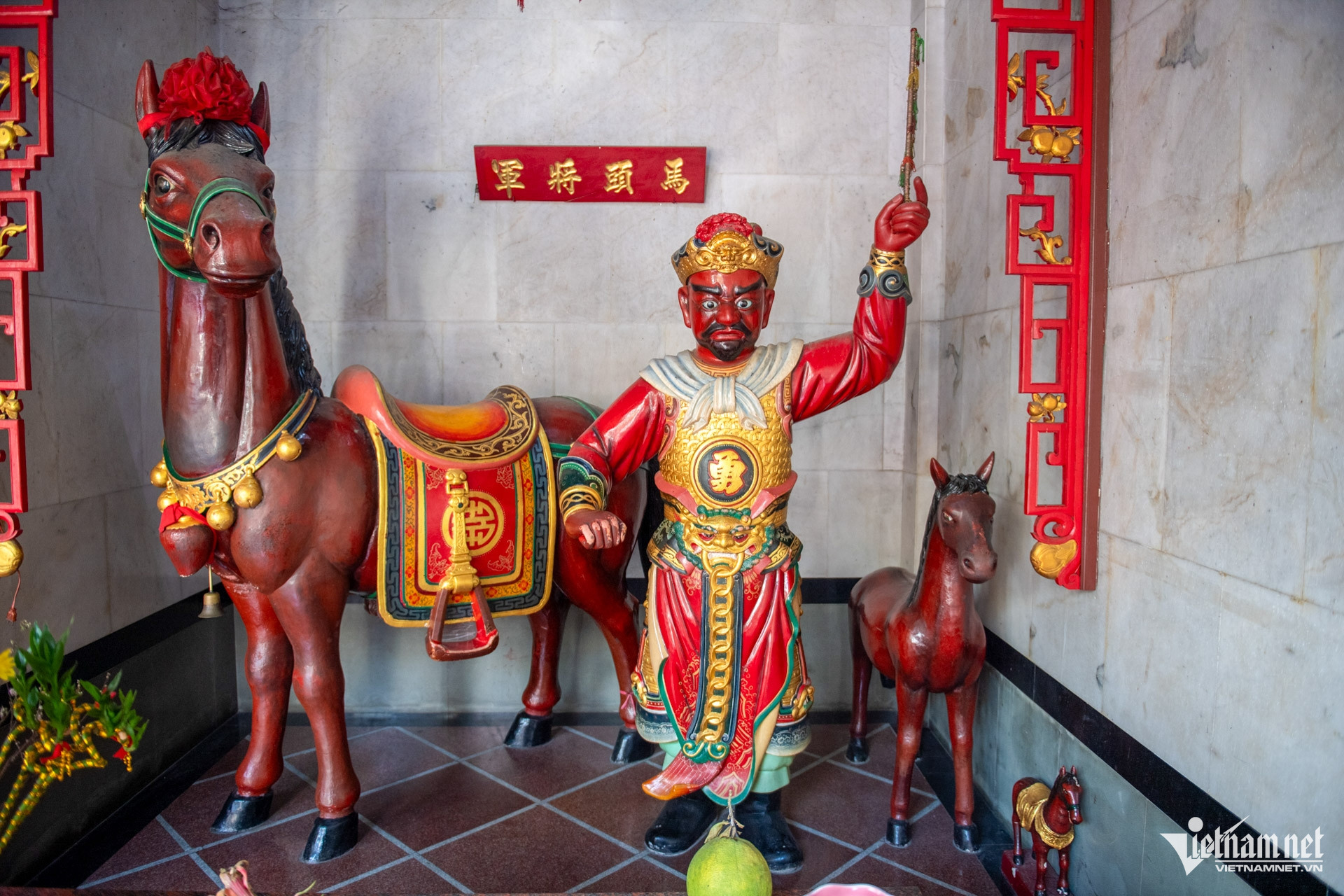 Chùa ở TPHCM có tượng ngựa Xích Thố cao hơn 2m, nhiều người đến cầu may 28 Chùa ở TPHCM có tượng ngựa Xích Thố cao hơn 2m, nhiều người đến cầu may - 9