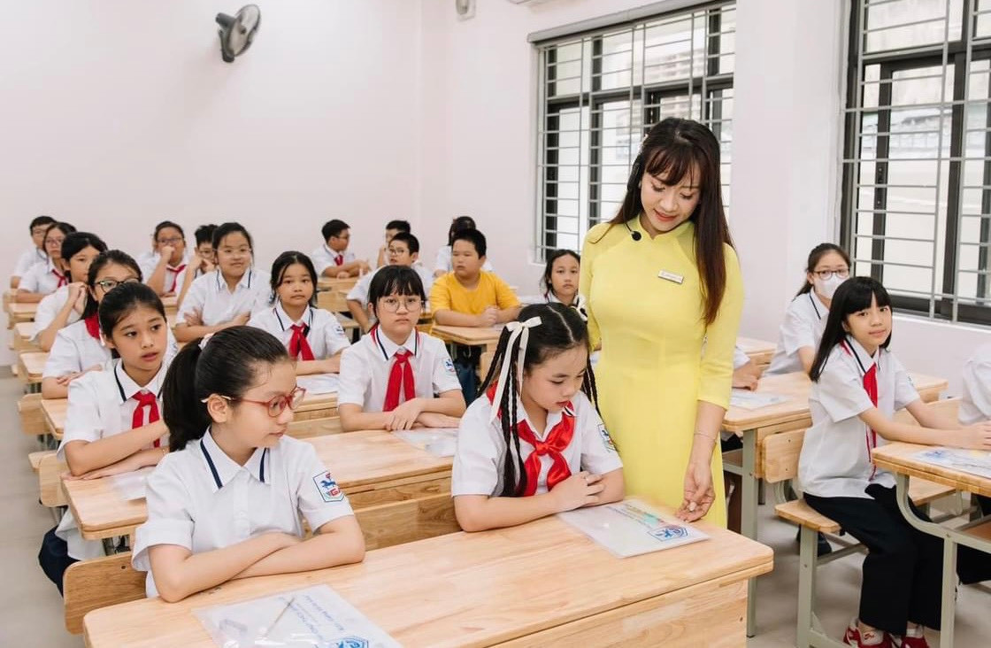Theo quy định của Bộ GDamp;ĐT, tiền lương 1 tiết dạy thêm của nhà giáo được tính bằng tiền lương 1 tiết dạy x 150%.