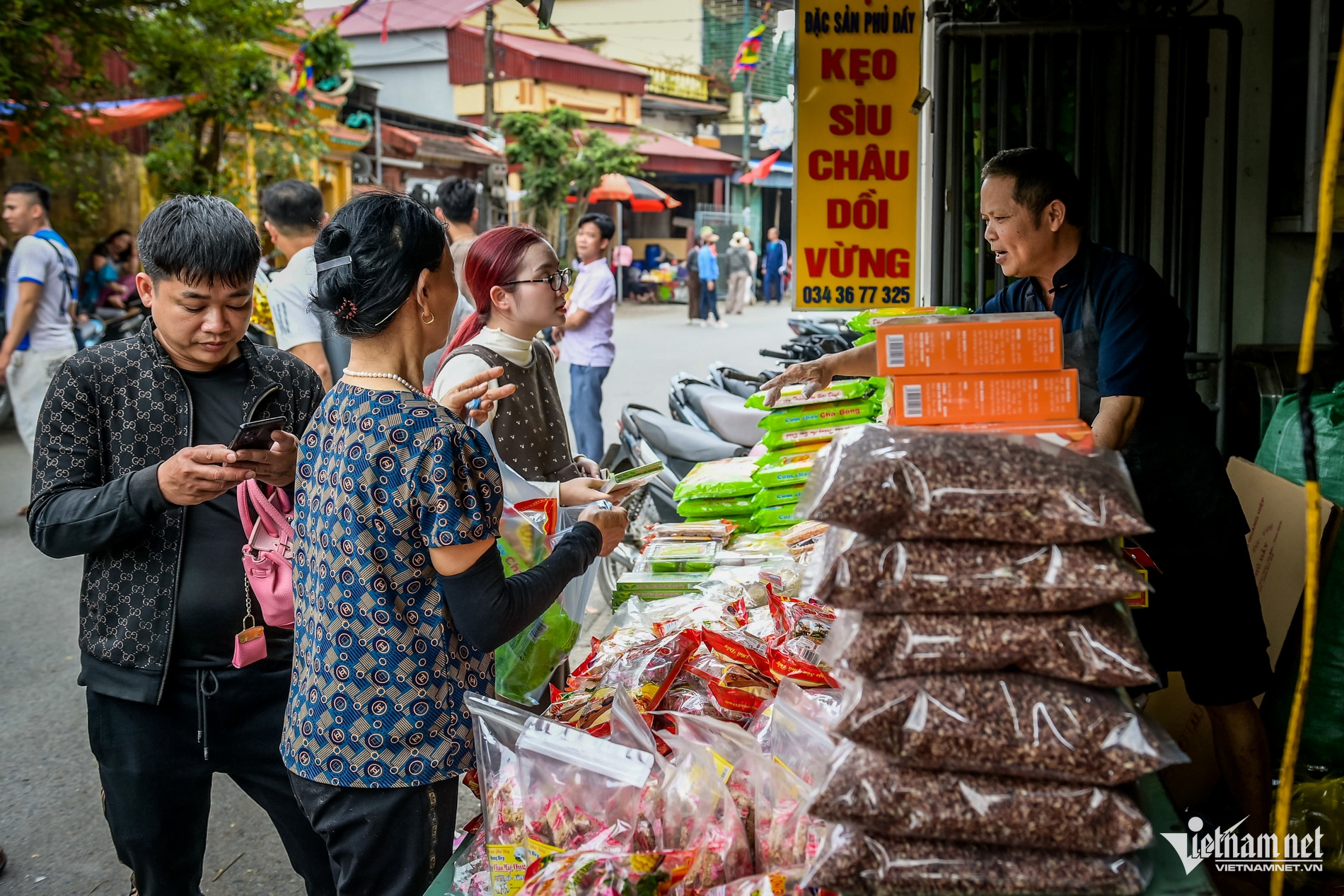 Món amp;#34;đỏamp;#34; đầu năm hút khách tại chợ Viềng Ninh Bình, chưa kịp mua đã amp;#34;cháy hàngamp;#34; - 9