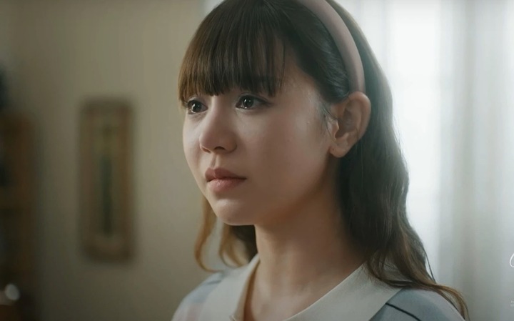 Trước đó khi đóng phim Gió ngang khoảng trời xanh (2025), Quỳnh Kool từng gây nhiều ý kiến trái chiều về ngoại hình khác lạ. Theo tiết lộ, nữ diễn viên chủ động tăng cân để có tạo hình mới cho nhân vật.