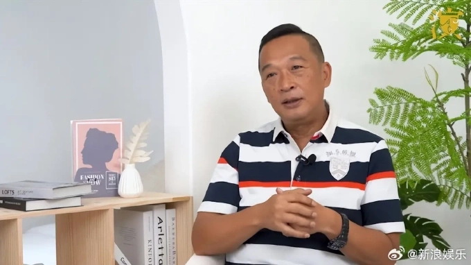 Diễn viên Du Biểu trong một chương trình năm 2025. Ảnh: Weibo