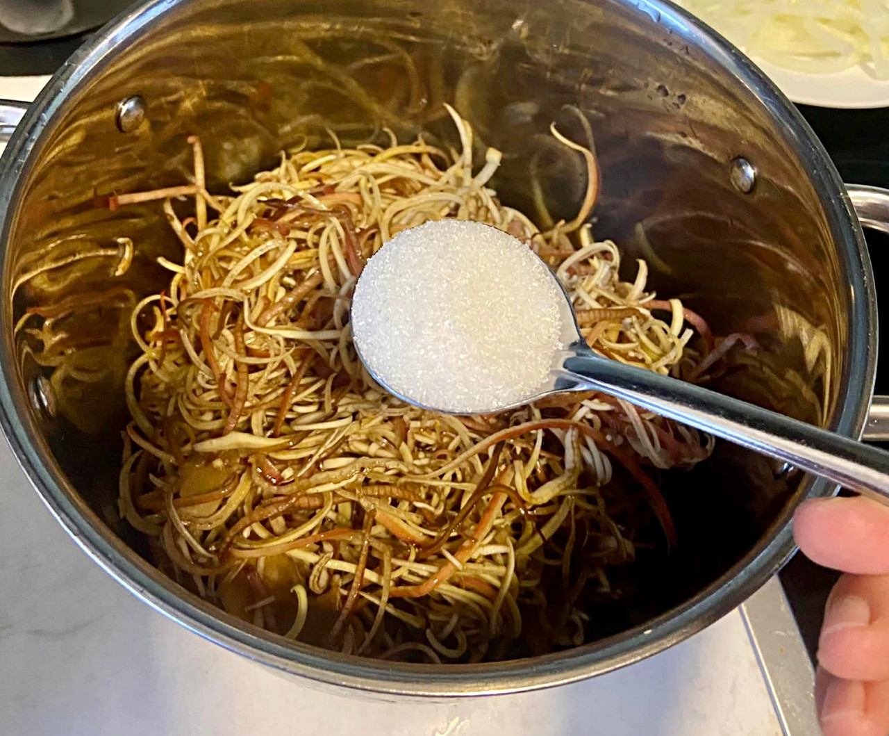 Ngâm hoa chuối. Ảnh minh họa: Như Quỳnh