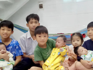 Yêu con - Cuộc sống của người mẹ sinh 8 con ở tuổi 32