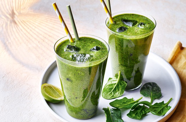 Sinh tố xanh giàu năng lượng, cung cấp nhiều chất xơ, giúp quét sạch mỡ thừa trong đường ruột.