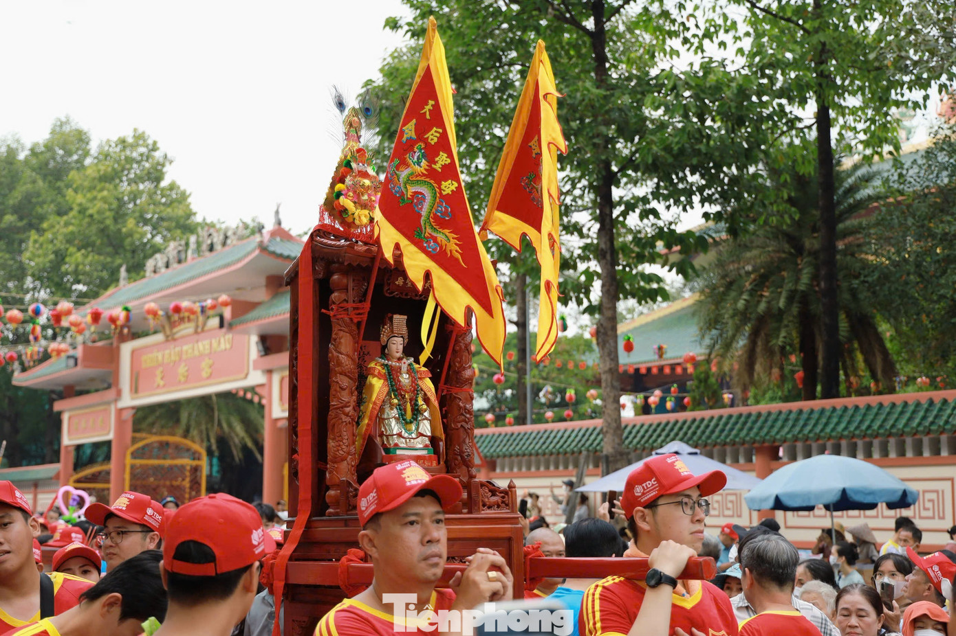 Chiều 25/2 (mùng 9 Tết) tại phường Bình Dương, TPHCM diễn ra Lễ cung nghinh thánh giá Thiên Hậu Thánh Mẫu xuất du thịnh hội (lễ rước kiệu Bà). Lễ hội bắt đầu vào lúc 16h đến 19h tại cơ sở 2 miếu Bà Thiên Hậu (phường Bình Dương).