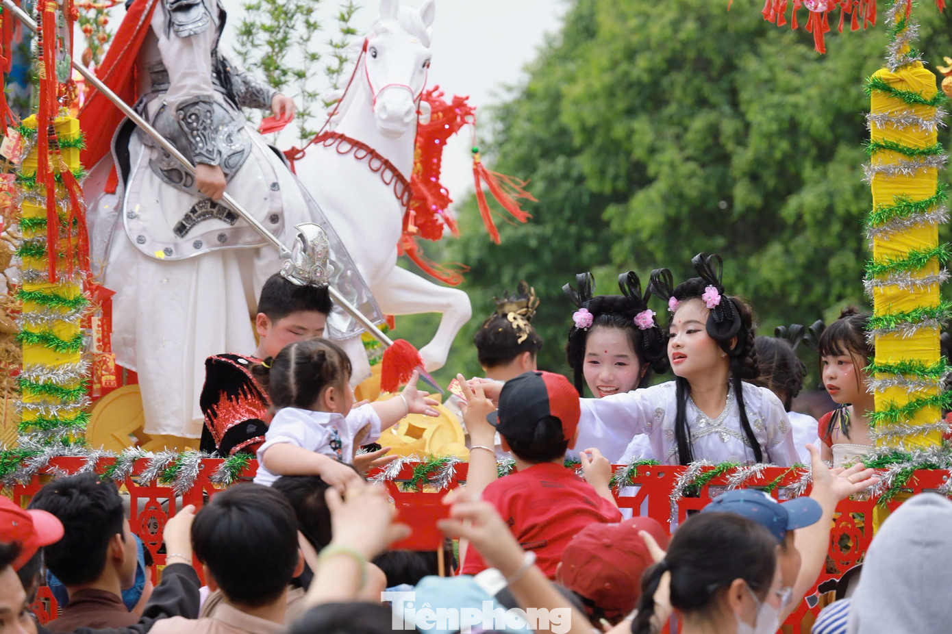 Độc đáo Lễ rước kiệu Bà ở TP HCM thu hút hàng vạn người - 13