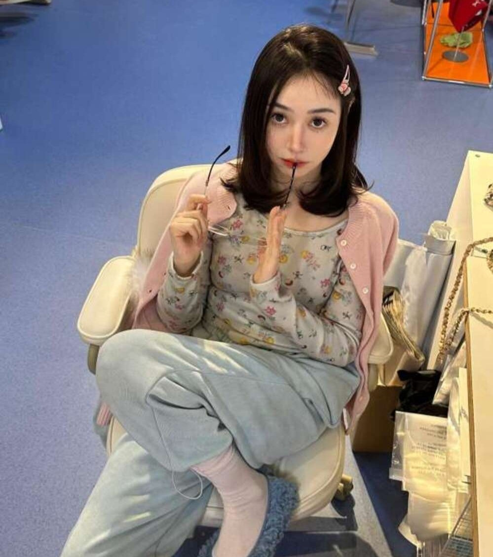 Bạn gái mới kém 22 tuổi của nam diễn viên.