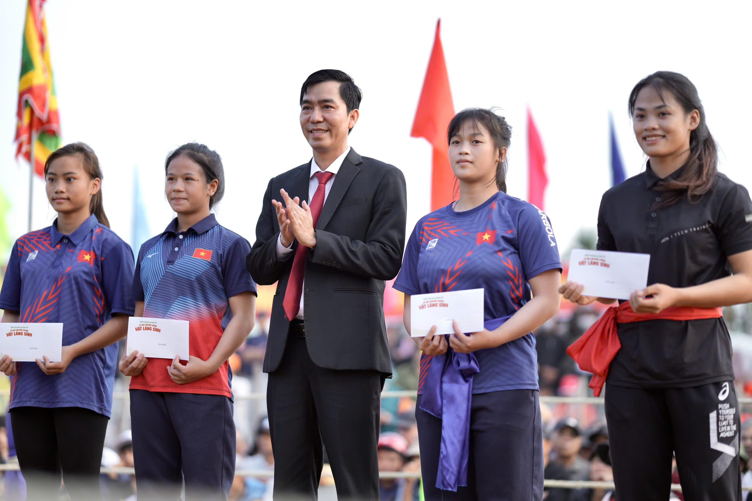 Lễ hội vật làng Sình mang ý nghĩa cầu mong một năm mới mưa thuận gió hòa, mùa màng tốt tươi. Ngoài ra, đây là hoạt động văn hóa truyền thống giàu tinh thần thượng võ, khích lệ việc rèn luyện sức khỏe, lòng dũng cảm, sự tự tin, mưu trí của lớp trẻ.