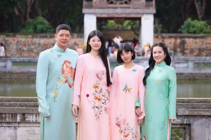 Bên cạnh An Nhiên, vợ chồng Bình Minh - Anh Thơ còn có một con gái khác tên An Như, năm nay 14 tuổi. Trong khi An Nhiên kết hợp hài hòa đường nét của bố và mẹ, An Như được nhận xét càng lớn càng giống hệt diễn viên.