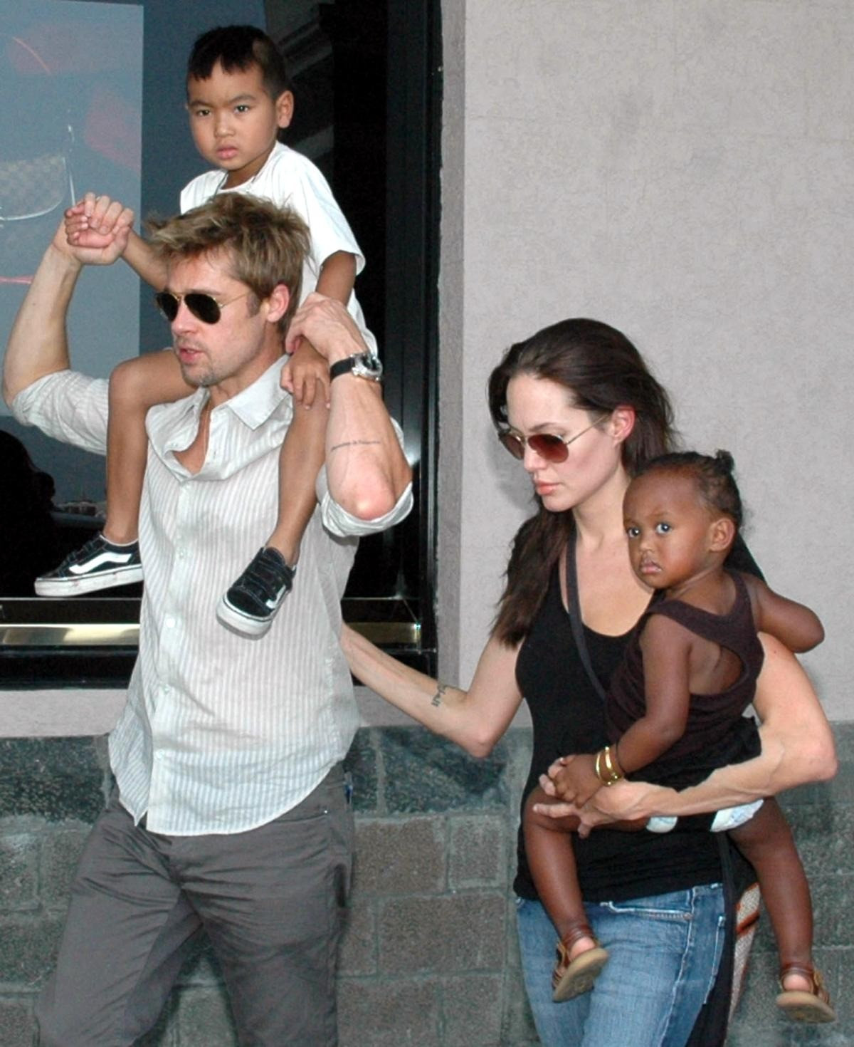 Maddox được Angelina và Brad nhận nuôi từ Campuchia. Ảnh: AP