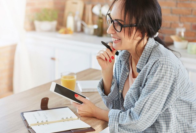 Người giàu học cách chuyển sự chú ý vào mục tiêu cá nhân như nâng cao thu nhập, tối ưu chi tiêu và phát triển bản thân. Ảnh minh họa