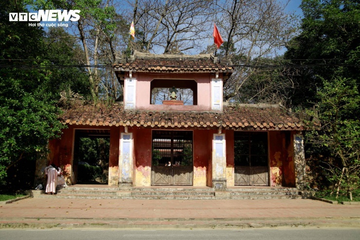 Chùa Diệu Đế nằm bên đường Bạch Đằng, phía bờ Đông sông Đông Ba (phường Phú Xuân, TP Huế). Nguyên đây là phủ đệ của Phúc Quốc công (ông ngoại của vua Thiệu Trị) và cũng chính là nơi vua Thiệu Trị ra đời vào năm 1807. Sau khi lên ngôi, năm 1844, vua Thiệu Trị cho cải tạo phủ đệ này thành ngôi chùa để kỉ niệm nơi phát tích của mình và đặt tên là Diệu Đế.