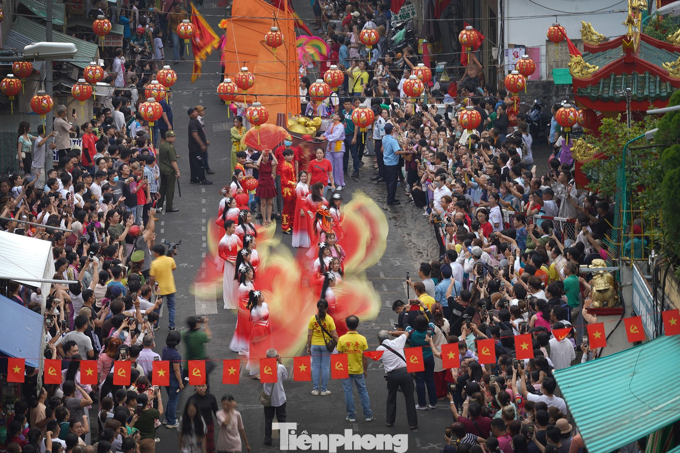 Lễ hội Nguyên tiêu vào ngày rằm tháng Giêng của người Hoa khu vực Chợ Lớn thường thu hút hàng nghìn người dân, du khách.
