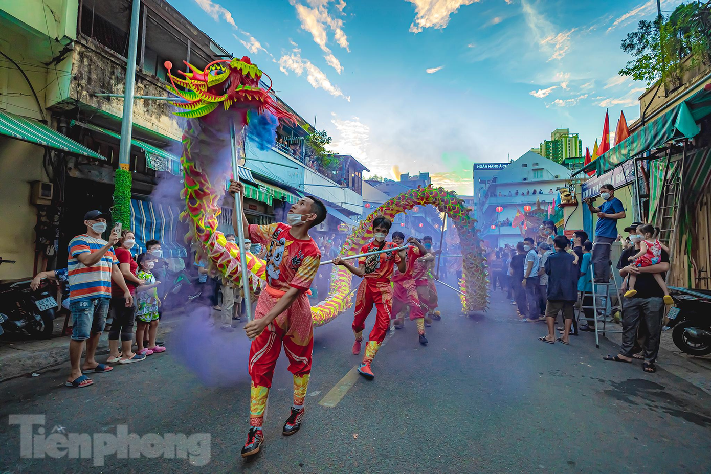 Cộng đồng người Hoa tại Chợ Lớn thường tổ chức chuỗi lễ hội vào Rằm tháng Giêng hàng năm.