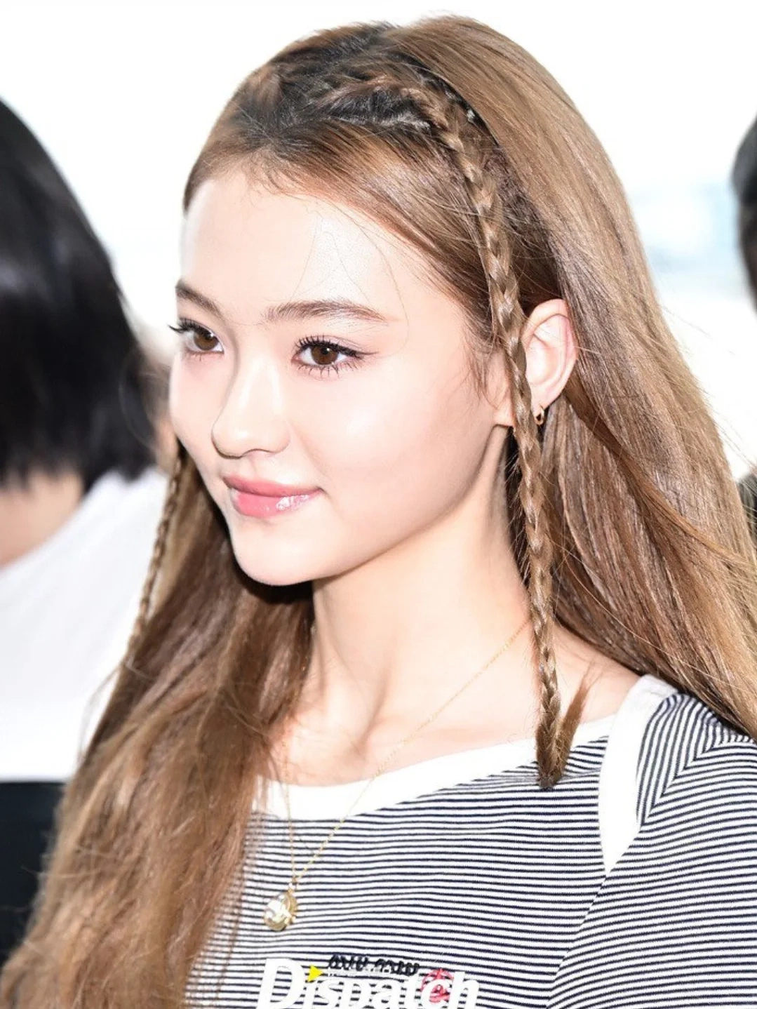 Vogue khen ngôi sao có gương mặt hài hòa, thu hút ở ánh mắt và nụ cười ngọt ngào.