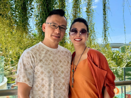 Hoa hậu Jennifer Phạm hết lời ca ngợi chồng đại gia, tiết lộ về con trai cao 1m90