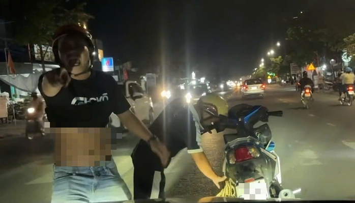 Lập biên bản xử phạt thanh niên trong clip chặn đầu taxi, gây cản trở giao thông - 1