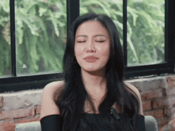 Văn Mai Hương: 'Tôi thấy bản thân vô dụng'