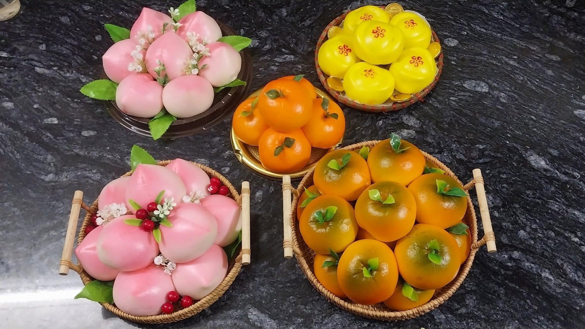 Mâm cúng Rằm tháng Giêng dâng Phật.