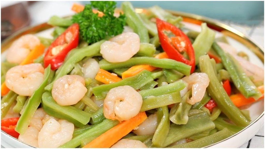 Rau tiến vua xào tôm.