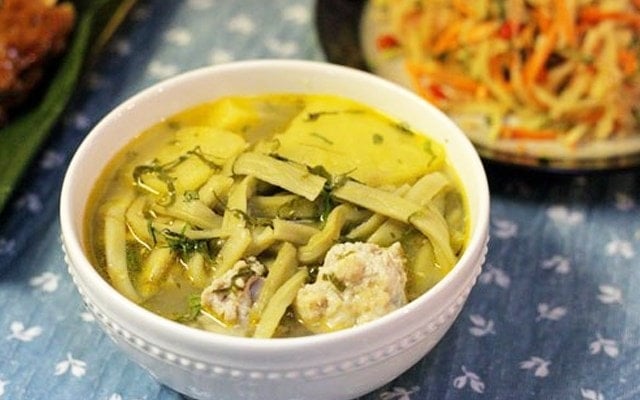 Canh rau tiến vua thịt viên.