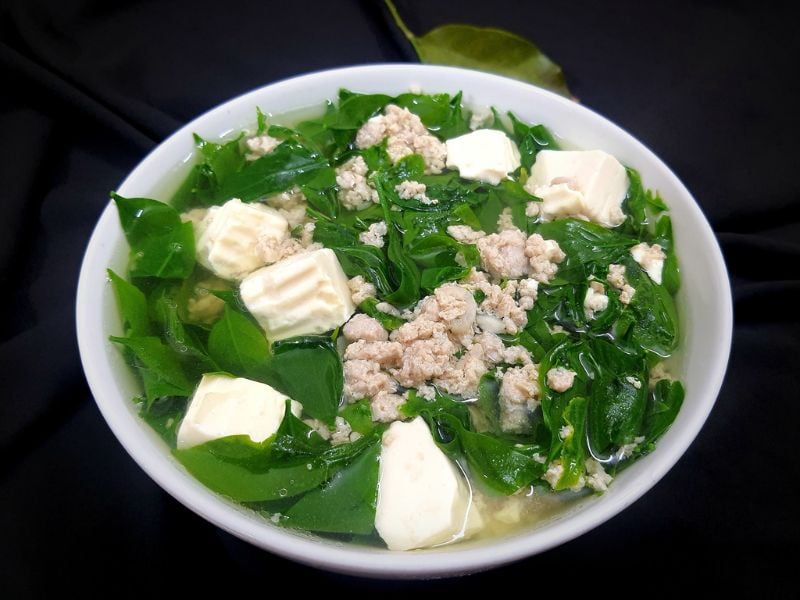 Rau sắng nấu thịt băm.