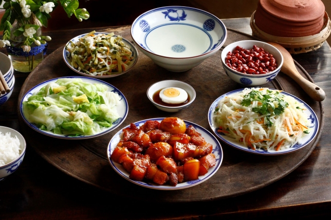 Nước luộc rau bắp cải dùng làm canh. Ảnh: Bùi Thủy