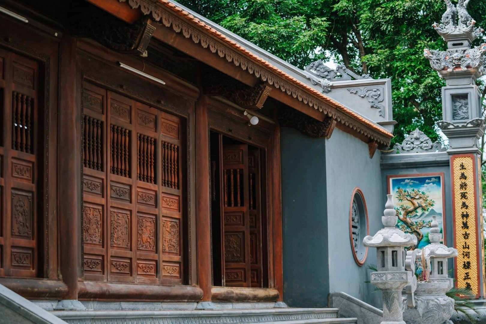 Ngôi đền lưu giữ nét kiến trúc cổ kính. Ảnh: Go To Bac Ninh