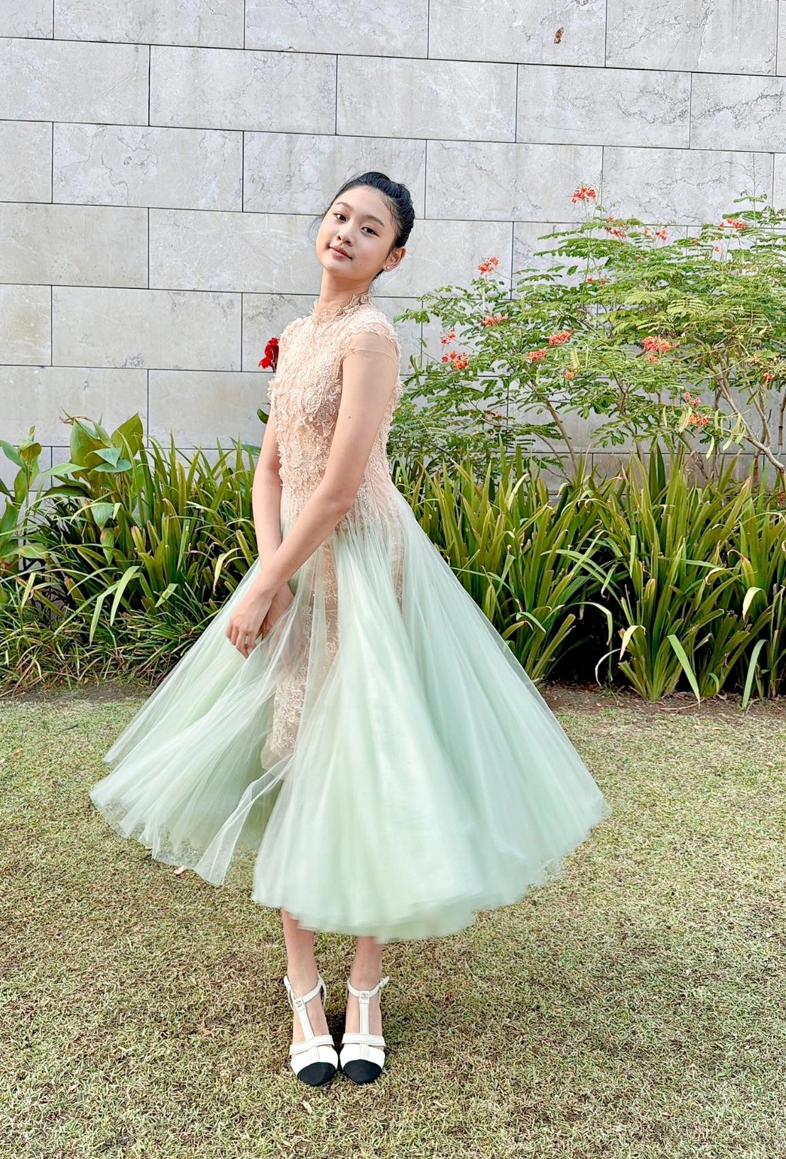 Theo gia đình, sau khi Panda hoàn thành lớp dương cầm cơ bản, cô giáo khuyến khích bé chọn dòng nhạc nhẹ phù hợp với tính cách thay vì theo đuổi nhạc cổ điển chuyên sâu.