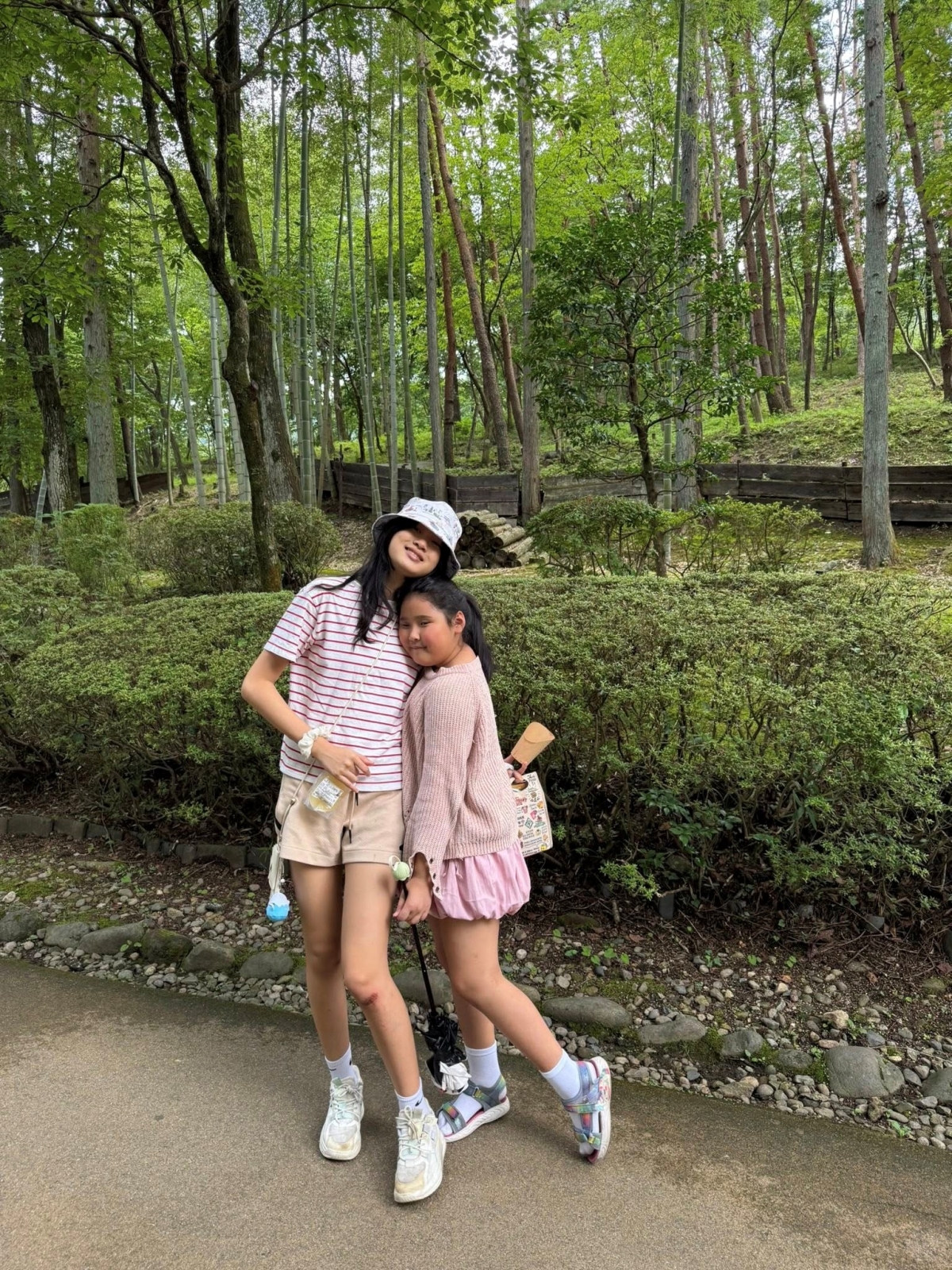 Tiểu Panda bên em gái Polar, chín tuổi. Hương Giang nhận xét Tiểu Panda ngoan, biết tự lập sớm, thích quan tâm tới người xung quanh.