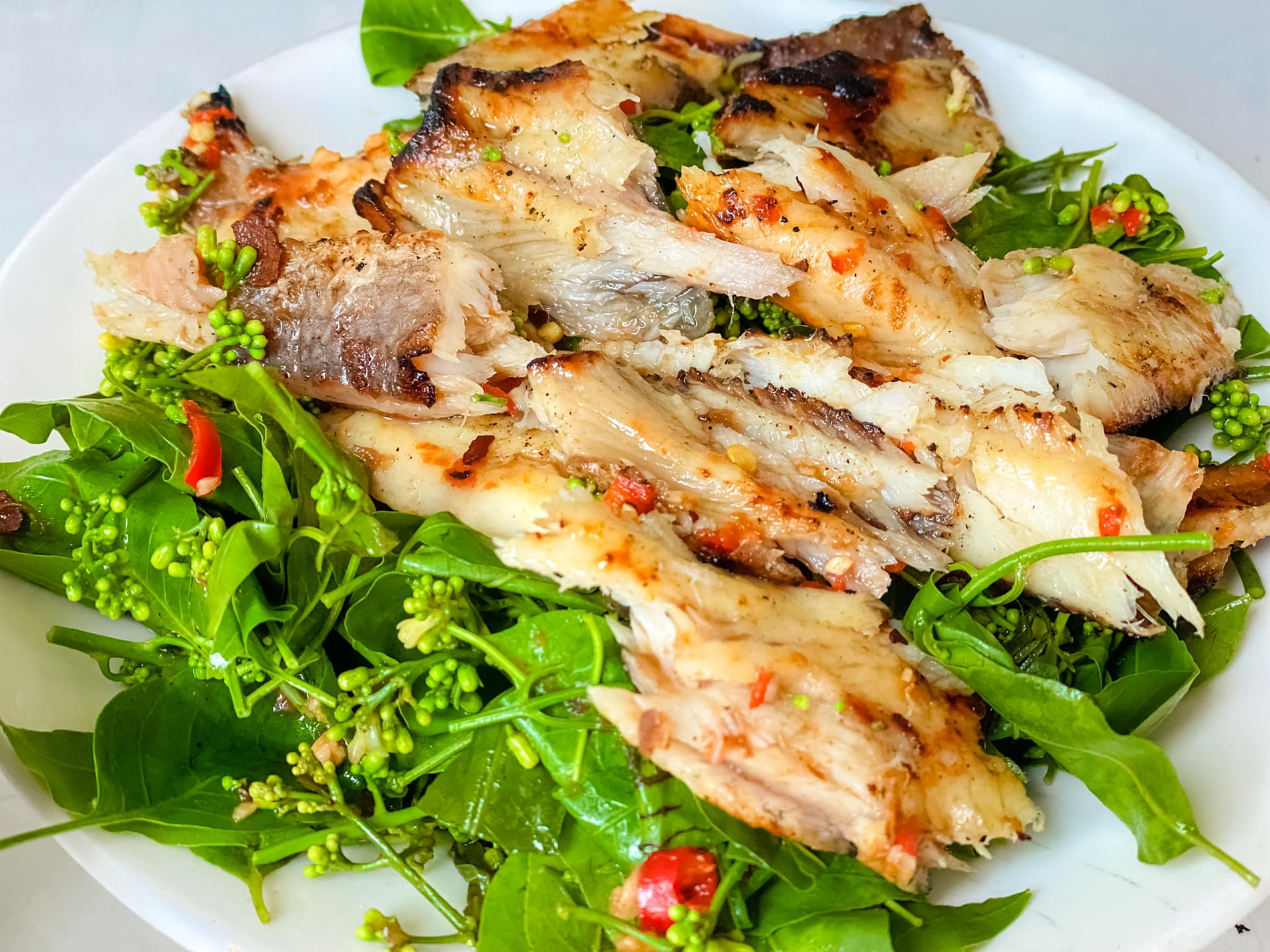 Nếu có dịp tới An Giang, du khách có thể tìm và thưởng thức món gỏi sầu đâu ở nhiều nhà hàng, quán ăn với giá dao động từ 50.000 – 100.000 đồng/đĩa, tùy nguyên liệu. Ảnh: Dương Việt Anh