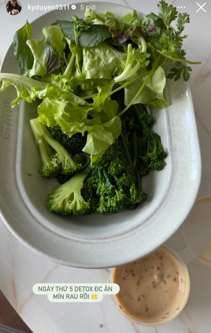 Ngày thứ 5 của chu trình detox, Kỳ Duyên được ăn một lượng rau nhỏ.