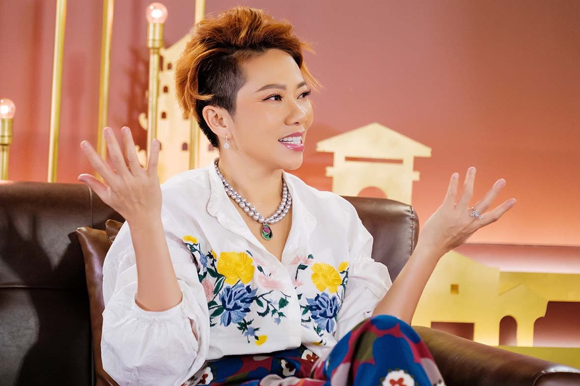 Lần đầu tiên diva Trần Thu Hà cởi mở nói về những năm tháng biến cố trong cuộc đời mình. (Ảnh: The Khang Show)