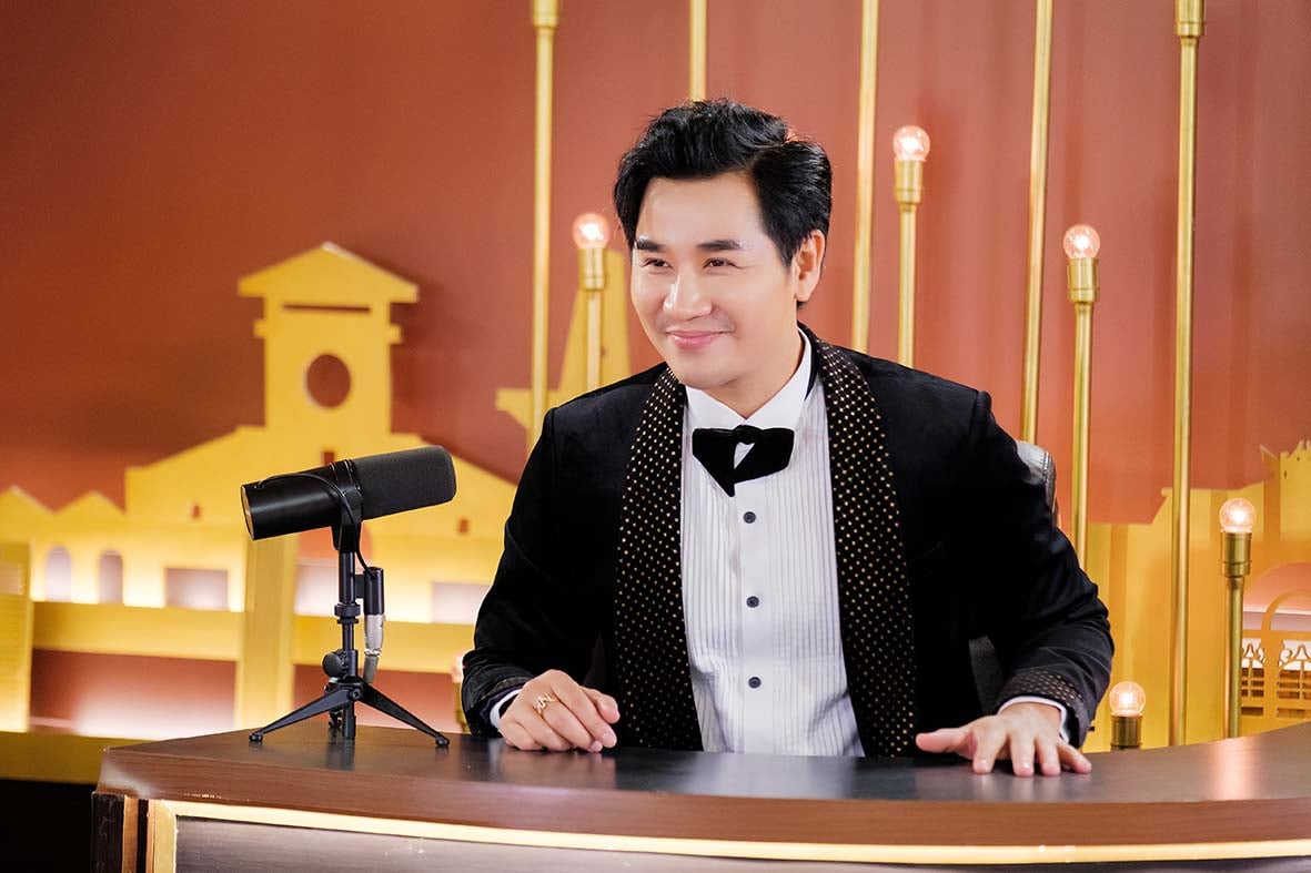 MC Nguyên Khang trong cuộc trò chuyện với ca sĩ Trần Thu Hà. (Ảnh: The Khang Show)