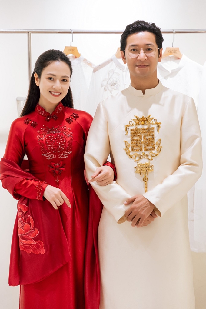 Việt Hoa và Trọng Trí khi thử áo dài cưới.
