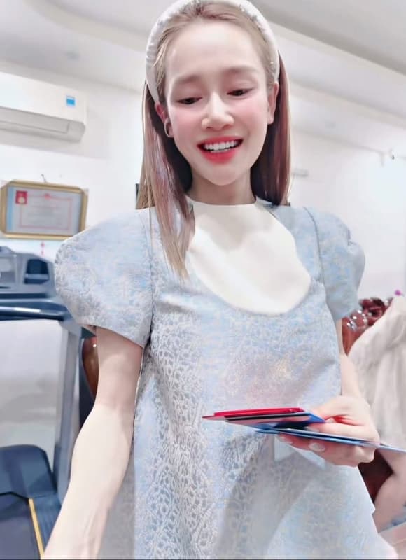 Vóc dáng khó tin sau sinh con thứ 3 của Nhã Phương - 2