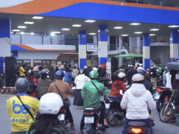 Giá xăng dầu tăng chóng mặt, người dân lo lan sang nhiều mặt hàng