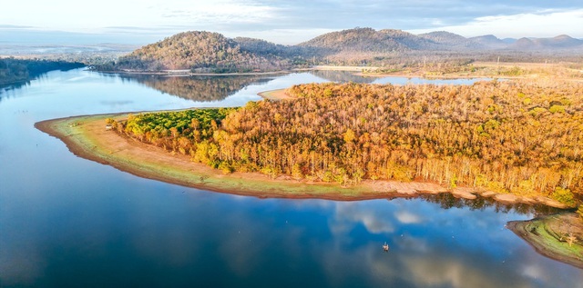 Vườn Quốc Gia Yok Đôn Có Diện Tích Hơn 115 Nghìn Héc-Ta, Là Nơi Sở Hữu Hệ Sinh Thái Rừng Khộp Tự Nhiên Rộng Lớn Nhất Cả Nước. Rừng Khộp Là Kiểu Rừng Thưa, Chủ Yếu Gồm Các Loài Cây Lá Rộng Và Rụng Lá Vào Mùa Khô. Ảnh: Vinh Gấu.