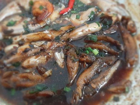 Cá hủn hỉn là loại cá gì, vì sao xưa gọi là cá nhà nghèo, nay cá bé tí lại là đặc sản quê nhà, kho tiêu cả xóm mê tơi?