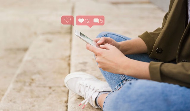 Những người có EQ cao rất cẩn trọng trước khi trút hết tâm trạng lên mạng xã hội. Ảnh minh họa