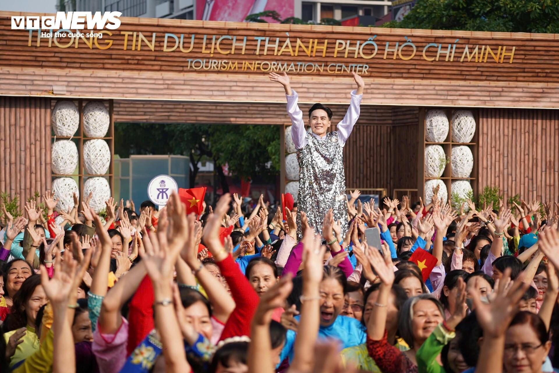 Theo ban tổ chức, điểm nhấn của lễ hội năm nay là quy mô đồng diễn và diễu hành lớn nhất từ trước đến nay, với hơn 50.000 người đăng ký tham gia tại nhiều địa điểm khác nhau trên địa bàn TP.HCM.