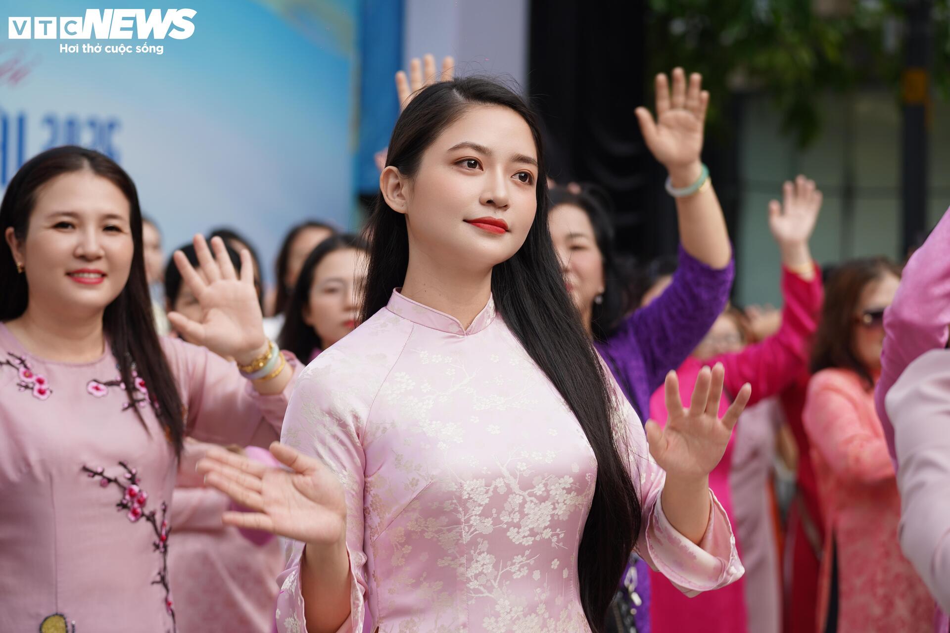 Lãnh đạo Sở Du lịch TP.HCM cho biết việc mở rộng quy mô sự kiện không chỉ nhằm quảng bá văn hóa, giới thiệu hình ảnh thành phố thân thiện, nghĩa tình mà còn góp phần kích cầu du lịch, thu hút đầu tư. Trong bối cảnh TP.HCM có không gian phát triển rộng lớn hơn sau khi sắp xếp địa giới hành chính, các hoạt động văn hóa - du lịch quy mô lớn được kỳ vọng sẽ tạo thêm sức hút cho điểm đến.