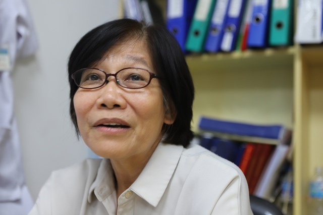 Ánh mắt của TS.BS Dư Thị Ngọc Thu đỏ hoe khi nhắc lại những lần vận động hiến tạng để cứu bệnh nhân.