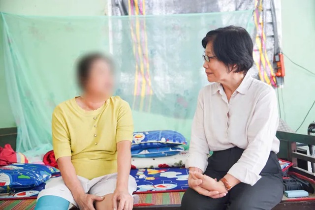 Mỗi dịp Tết, TS.BS Dư Thị Ngọc Thu đều đến thăm và tri ân gia đình các người hiến tạng.