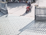 Clip Eva - Sân nhà dân ở Cà Mau thành lối thoát nạn khi đổ dốc cầu